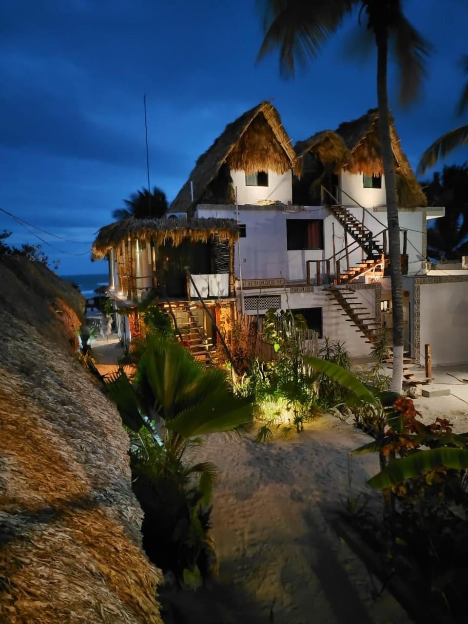 Casa Mate Beachfront Houses El Cuyo Exterior photo